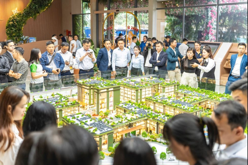 Người trẻ rơi vào thế bế tắc: Không đủ điều kiện mua NOXH, nhưng cũng không mua nổi nhà ở thương mại trong nội đô | mangalacomplex.com